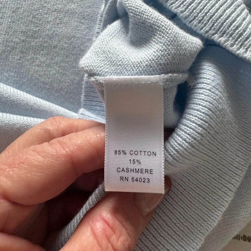 Banana Republic Men’s Light Blue Cotton Cashmere V-Neck Large Sweater